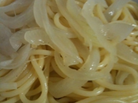 茹で時間でほぼ完成!とろ〜り玉ねぎのシンプルパスタ